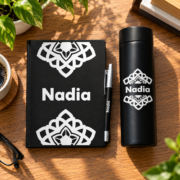 Collection - نوتبوك وقلم و ترمس زخرفة بإسم نادية